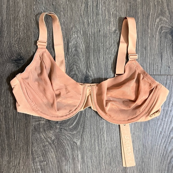 *NWT* SKIMS No-Show Molded Unlined Demi bra - Ochre - Picture 1 of 3